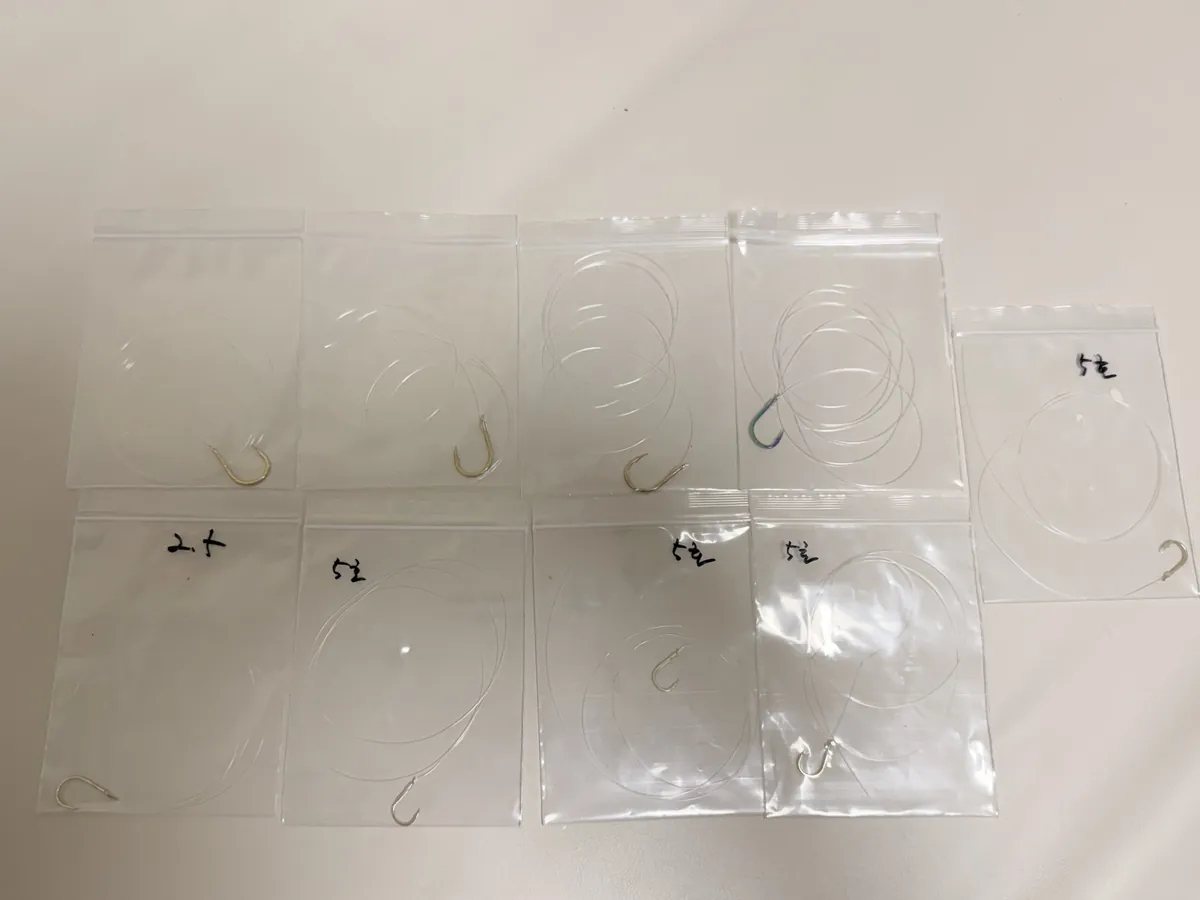 바늘까지 미리 묶어 지퍼백에 하나씩 나눠 담은 목줄 세트